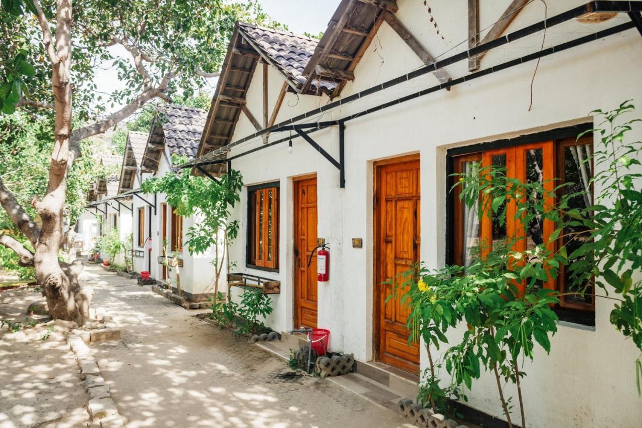 Villa Dao Hoa Vang Cam Ranh - Venuestay Exterior photo
